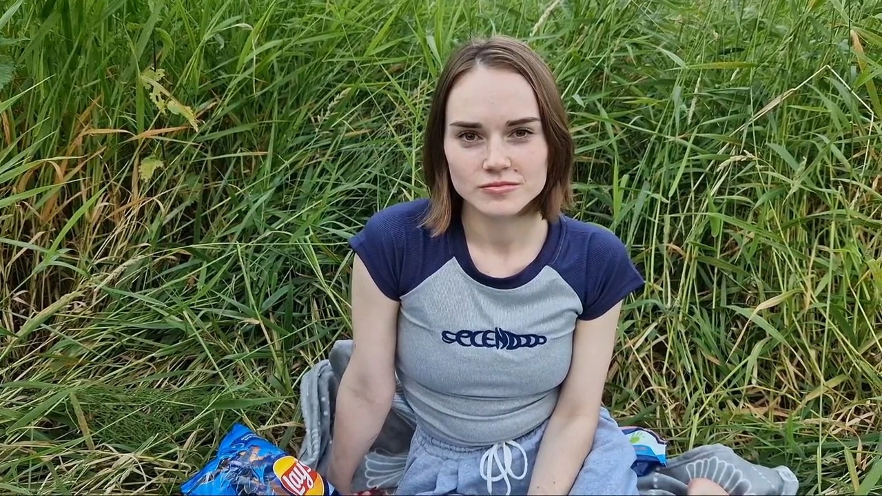 Скачать бесплатно Не постеснялась и дала на природе, нас никто не спалил (вроде бы)